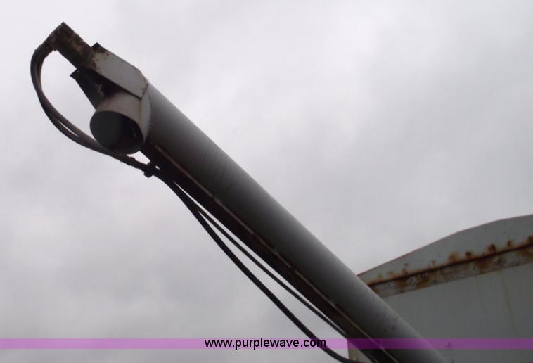 image for item 5454 1978 International S2500 tender box truck