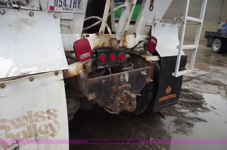 image for item 5454 1978 International S2500 tender box truck