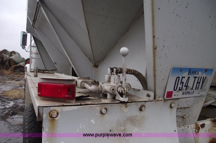 image for item 5454 1978 International S2500 tender box truck