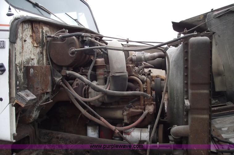 image for item 5454 1978 International S2500 tender box truck