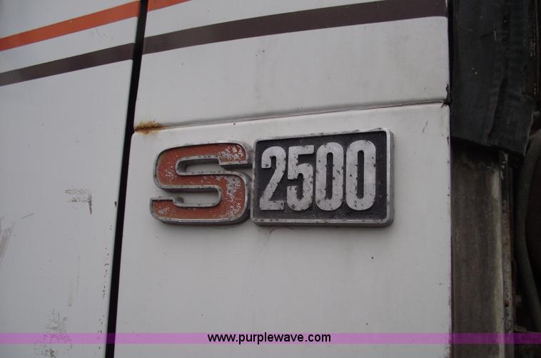 image for item 5454 1978 International S2500 tender box truck