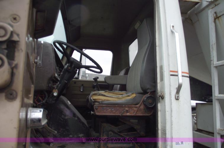 image for item 5454 1978 International S2500 tender box truck