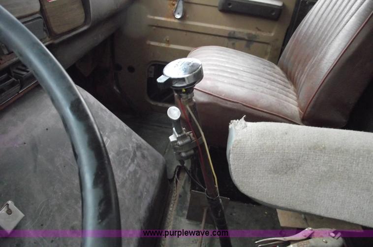 image for item 5454 1978 International S2500 tender box truck