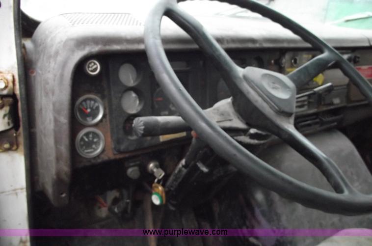 image for item 5454 1978 International S2500 tender box truck