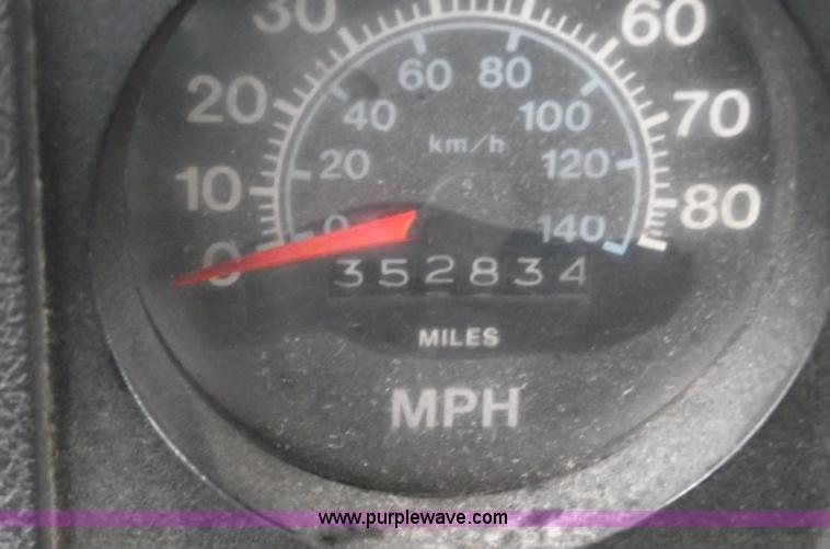 image for item 5454 1978 International S2500 tender box truck