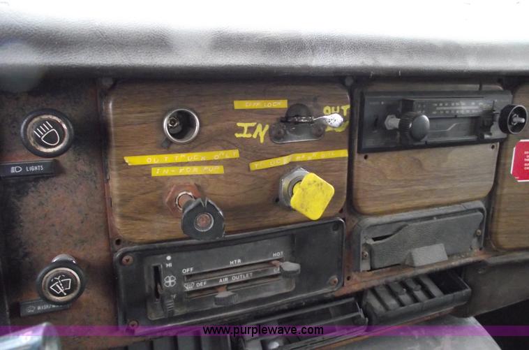 image for item 5454 1978 International S2500 tender box truck