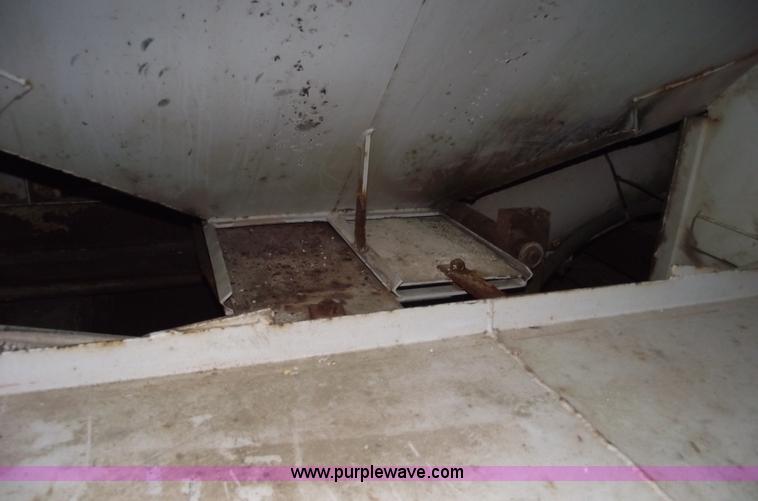 image for item 5454 1978 International S2500 tender box truck