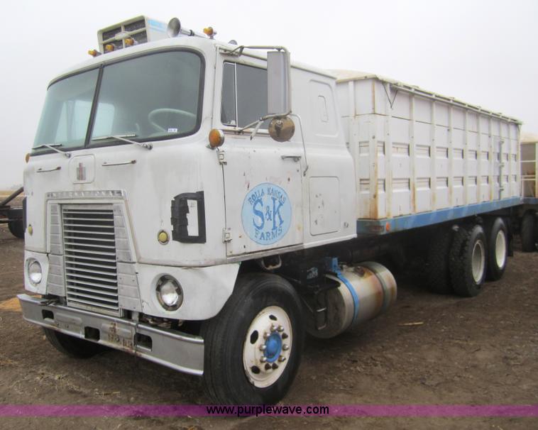 image for item 6344 1966 International CO 400 dump truck