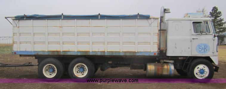 image for item 6344 1966 International CO 400 dump truck