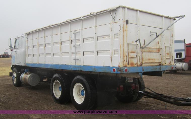 image for item 6344 1966 International CO 400 dump truck