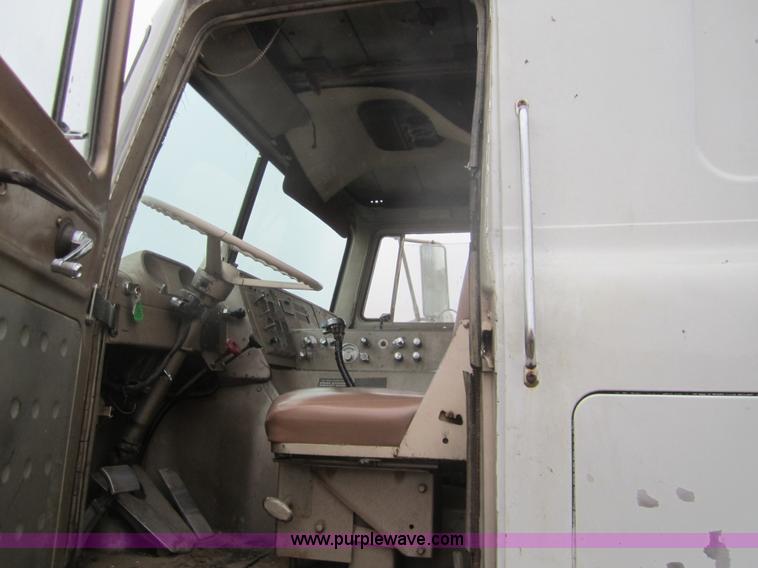 image for item 6344 1966 International CO 400 dump truck