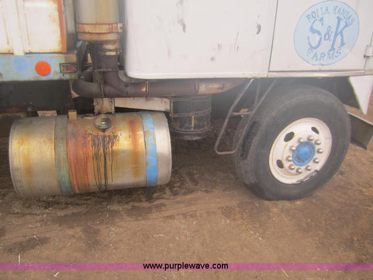 image for item 6344 1966 International CO 400 dump truck