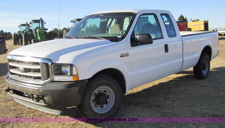 image for item 3405 2003 Ford F250 XL Super Duty super cab pickup truck