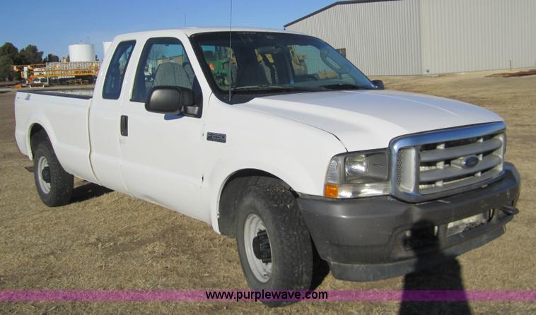 image for item 3405 2003 Ford F250 XL Super Duty super cab pickup truck