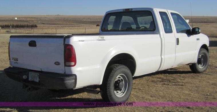 image for item 3405 2003 Ford F250 XL Super Duty super cab pickup truck