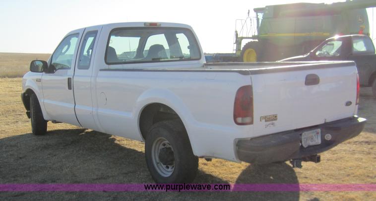 image for item 3405 2003 Ford F250 XL Super Duty super cab pickup truck