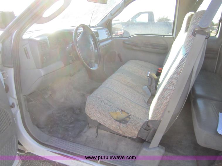 image for item 3405 2003 Ford F250 XL Super Duty super cab pickup truck