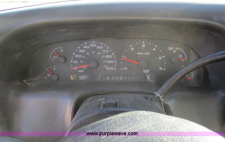 image for item 3405 2003 Ford F250 XL Super Duty super cab pickup truck