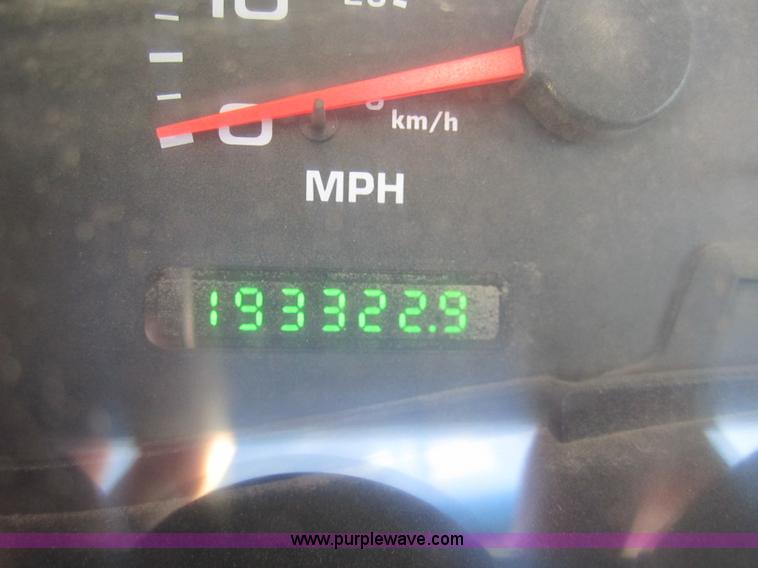 image for item 3405 2003 Ford F250 XL Super Duty super cab pickup truck