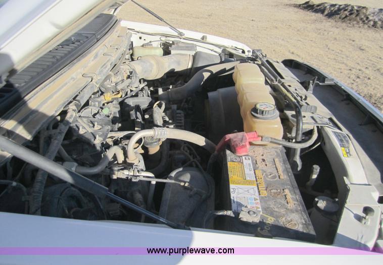 image for item 3405 2003 Ford F250 XL Super Duty super cab pickup truck