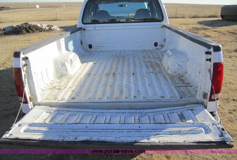 image for item 3405 2003 Ford F250 XL Super Duty super cab pickup truck