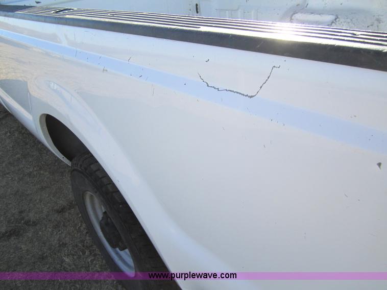 image for item 3405 2003 Ford F250 XL Super Duty super cab pickup truck