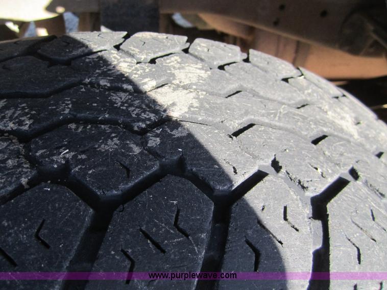 image for item 3405 2003 Ford F250 XL Super Duty super cab pickup truck