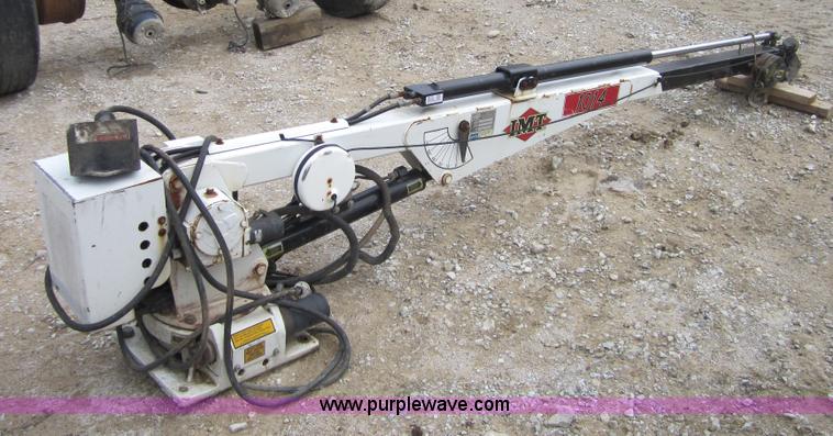 image for item 3813 2000 IMT 1014 auto crane
