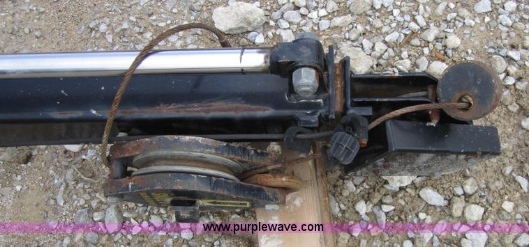 image for item 3813 2000 IMT 1014 auto crane