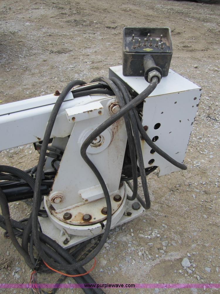 image for item 3813 2000 IMT 1014 auto crane