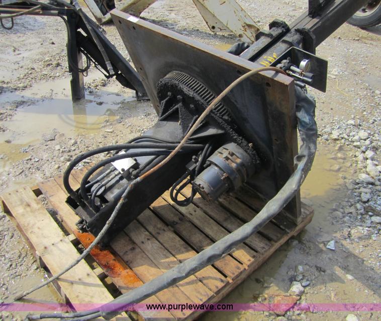 image for item 3823 Rotating hydraulic two stage lift