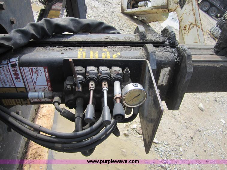 image for item 3823 Rotating hydraulic two stage lift