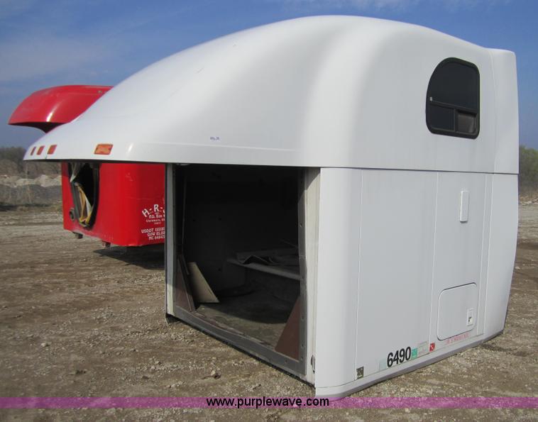 image for item 3827 2001 Mack 75" double bunk sleeper