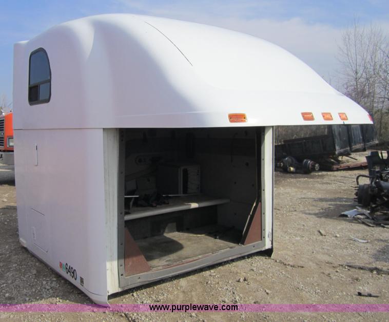 image for item 3827 2001 Mack 75" double bunk sleeper