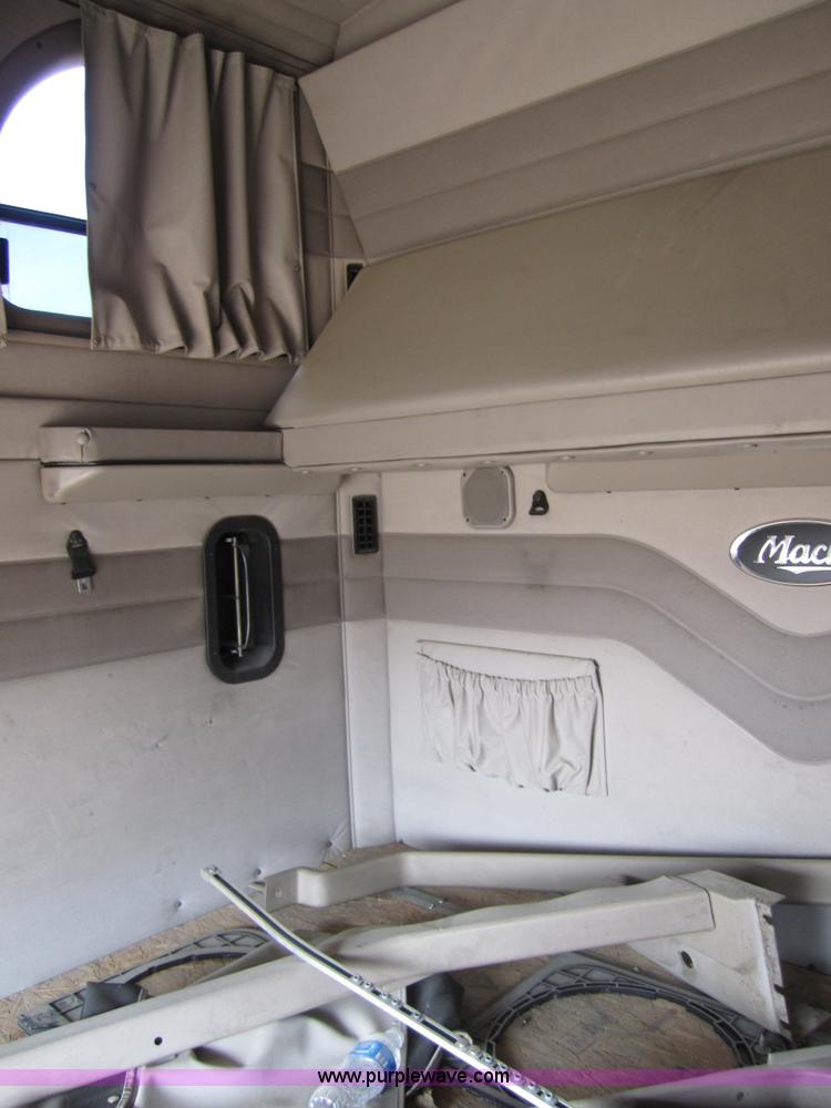 image for item 3827 2001 Mack 75" double bunk sleeper