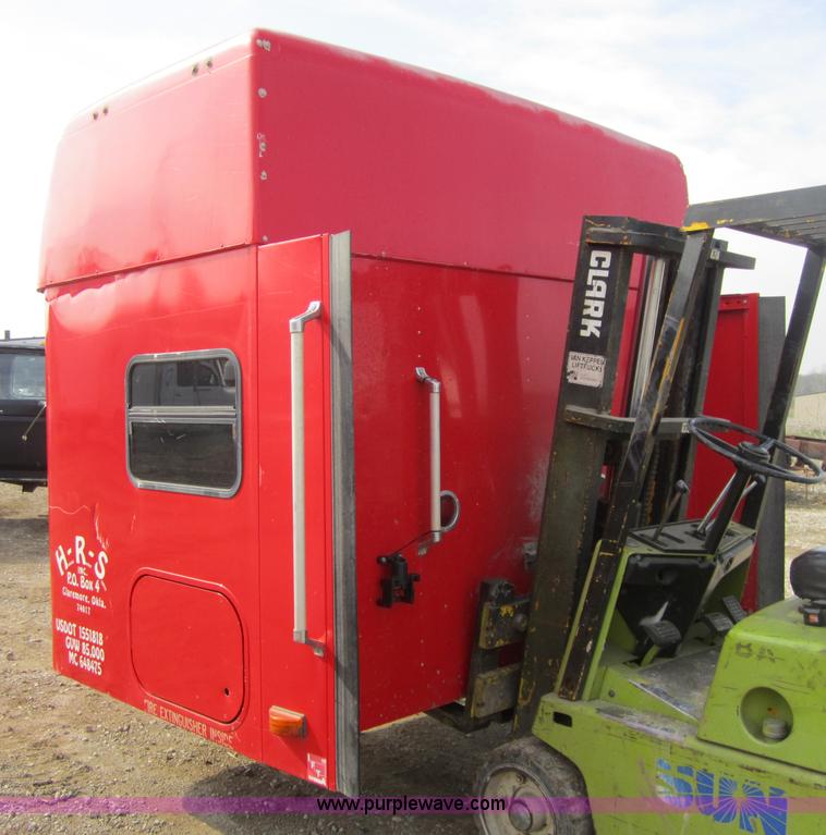 image for item 3828 1999 International 60" double bunk sleeper