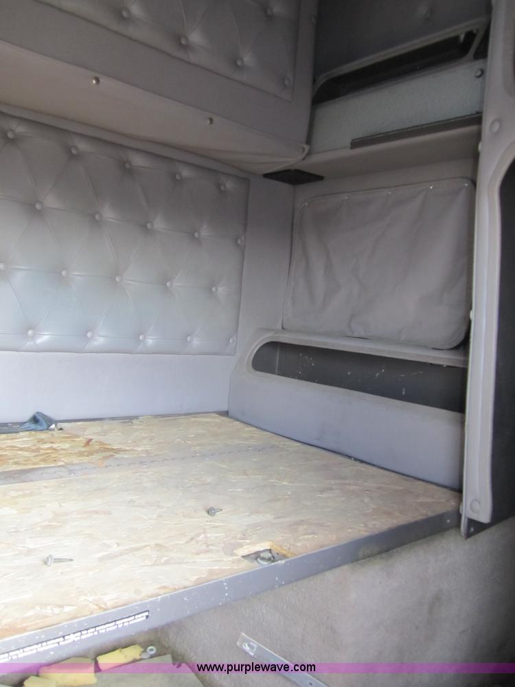 image for item 3828 1999 International 60" double bunk sleeper