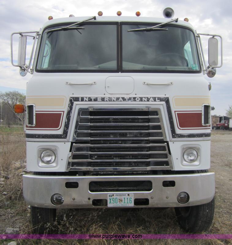 image for item 3833 1979 International COF4070B Transtar II semi truck