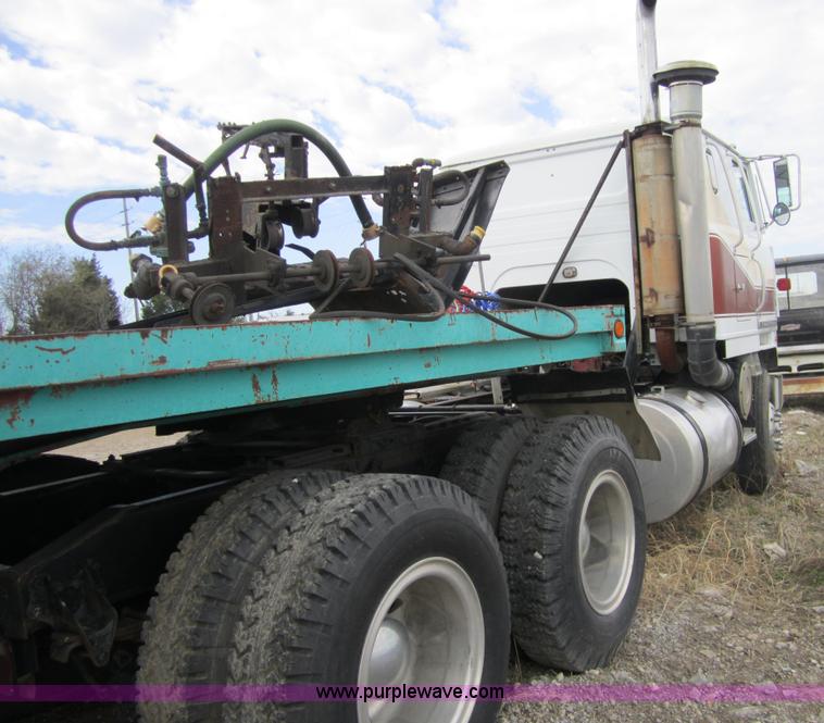 image for item 3833 1979 International COF4070B Transtar II semi truck