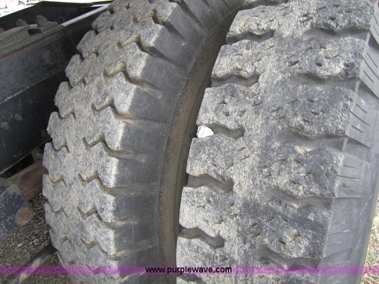 image for item 3833 1979 International COF4070B Transtar II semi truck