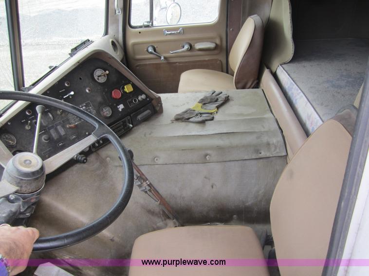 image for item 3833 1979 International COF4070B Transtar II semi truck