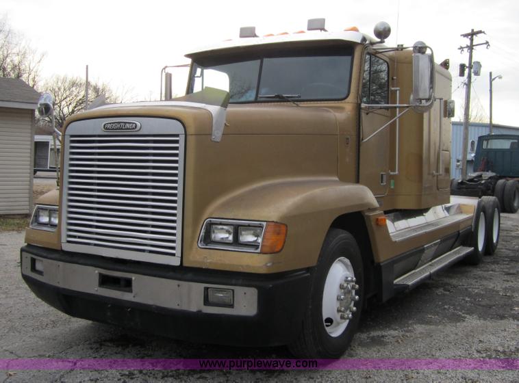 image for item 4344 1993 Freightliner FLD120 semi truck