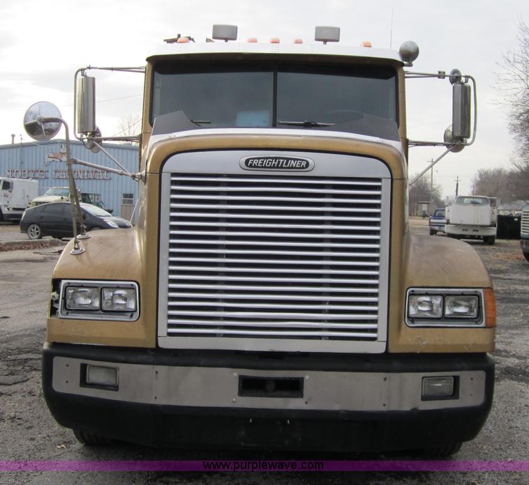 image for item 4344 1993 Freightliner FLD120 semi truck