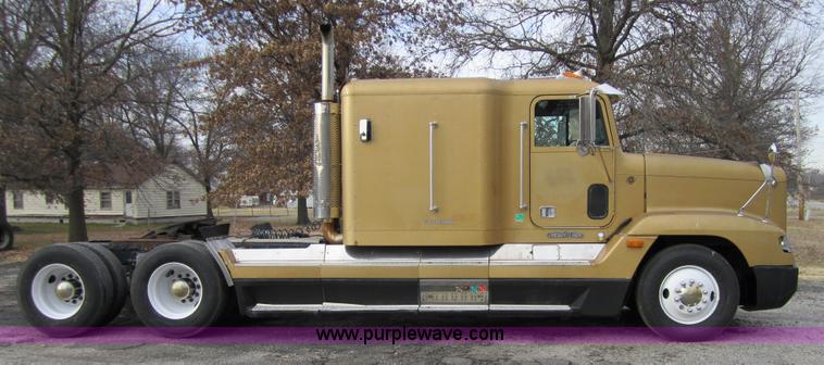 image for item 4344 1993 Freightliner FLD120 semi truck