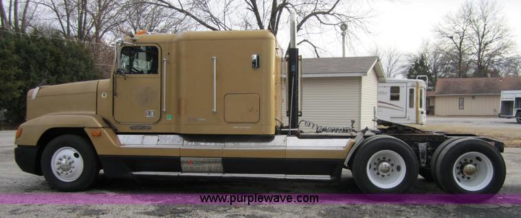 image for item 4344 1993 Freightliner FLD120 semi truck