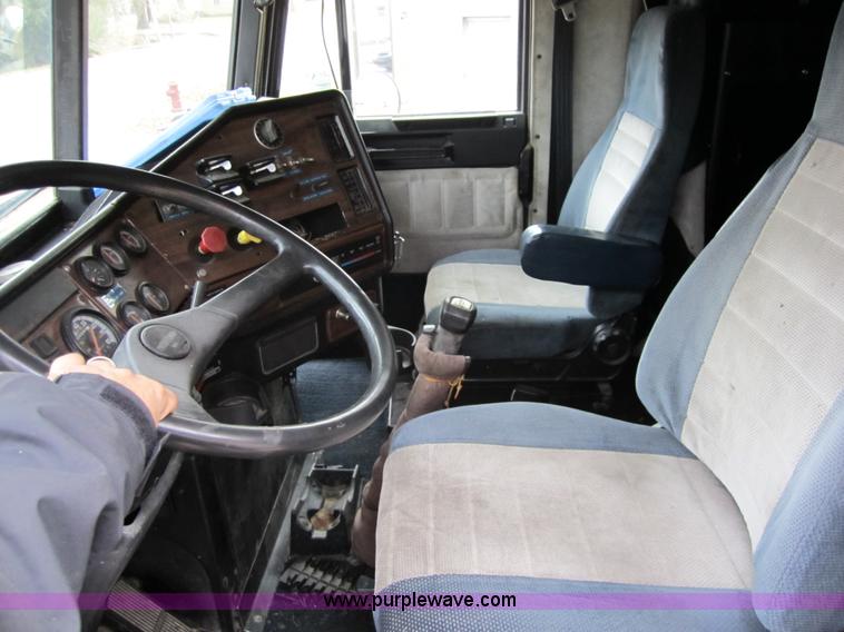 image for item 4344 1993 Freightliner FLD120 semi truck