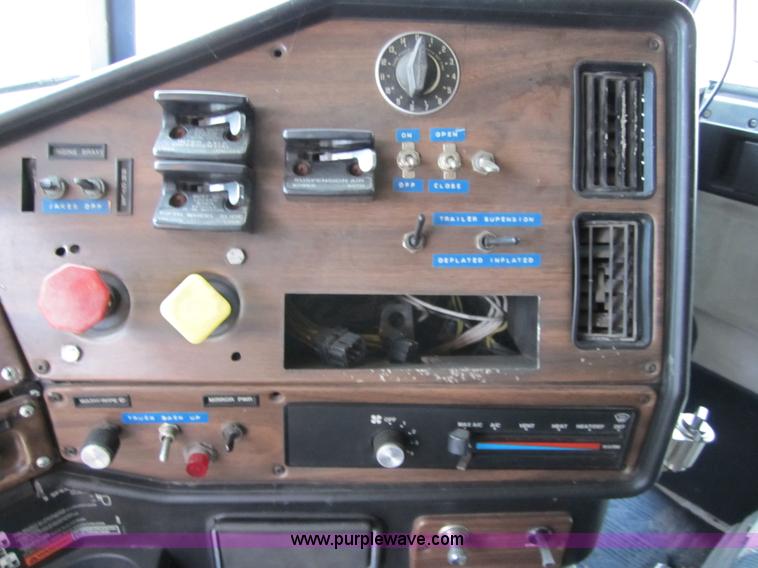 image for item 4344 1993 Freightliner FLD120 semi truck