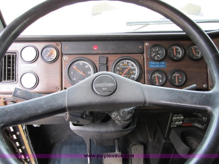 image for item 4344 1993 Freightliner FLD120 semi truck