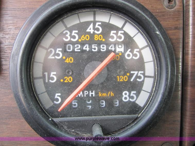 image for item 4344 1993 Freightliner FLD120 semi truck