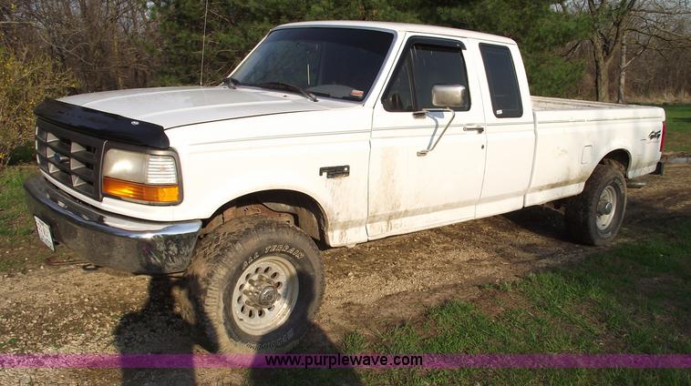 image for item 5774 1996 Ford F250 XL extended cab pickup truck